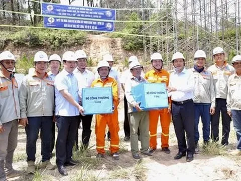 Khắc phục khó khăn, nỗ lực thi công dự án đường dây 500kV mạch 3