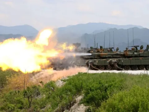 Xung đột Nga-Ukraine “thổi bùng” nhu cầu xe tăng ở Đông Âu