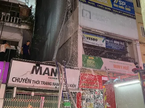 3 người thoát nạn trong vụ cháy ở phố Định Công Hạ