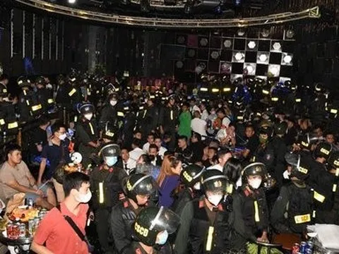 C04 huy động hơn 250 cảnh sát khi đột kích quán bar lớn ở TP.HCM