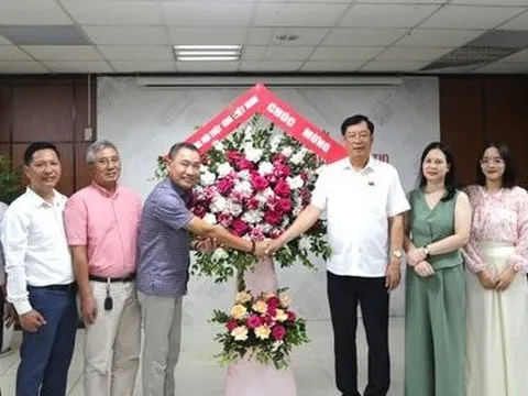 Lãnh đạo Hội Luật gia Việt Nam thăm và chúc mừng Tạp chí ĐS&PL nhân ngày Báo chí Cách mạng Việt Nam