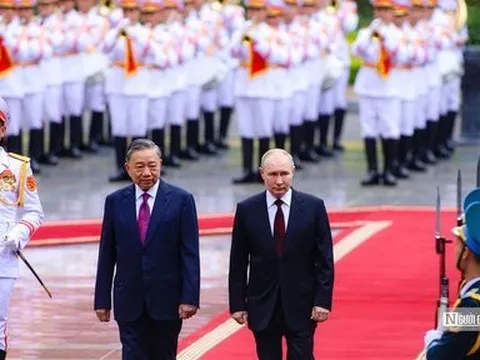 21 loạt đại bác vang lên trong lễ đón cấp Nhà nước Tổng thống Putin