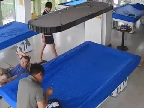 Đối tượng dí dao vào gáy nhân viên quán bida bị khởi tố