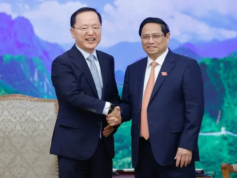 Thủ tướng Phạm Minh Chính tiếp Tổng Giám đốc Samsung