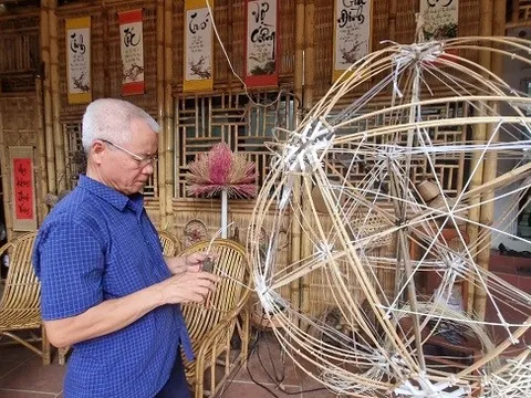 Bài 1: Làng nghề độc đáo ở "đất trăm nghề"