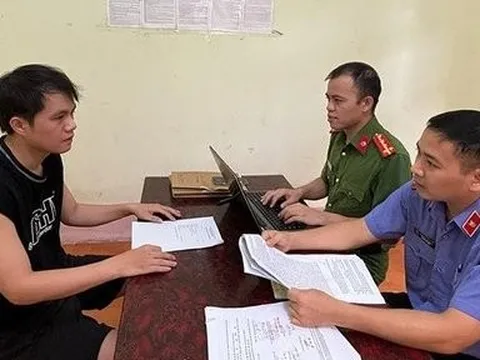 Bắt kẻ trộm 50 chỉ vàng trong đền thờ để mua xe máy tặng người yêu