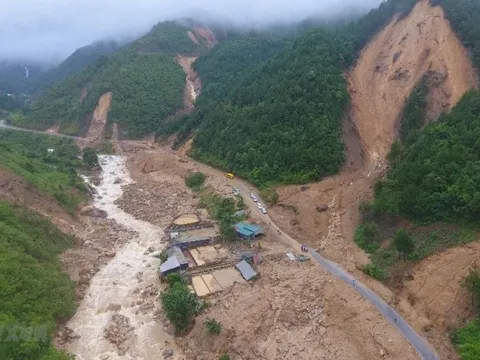Chủ động ứng phó với mưa lớn kèm lốc, sét, mưa đá, gió giật mạnh và nguy cơ lũ quét, sạt lở đất