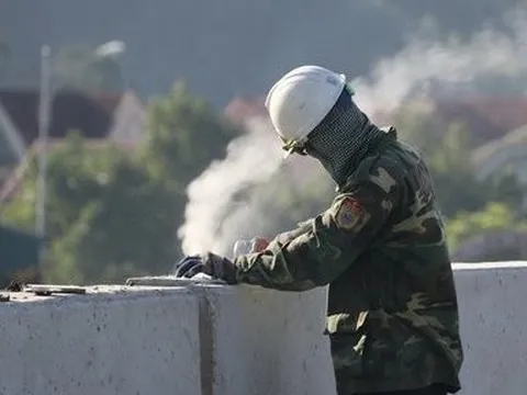 Cao tốc Diễn Châu - Bãi Vọt: Công nhân miệt mài làm việc “3 ca, 4 kíp”