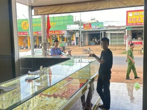 Bắt thiếu niên 17 tuổi giả vờ mua vàng để cướp giật tài sản