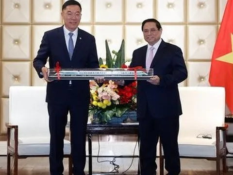 Thủ tướng tiếp các doanh nghiệp đường sắt, điện lực hàng đầu Trung Quốc