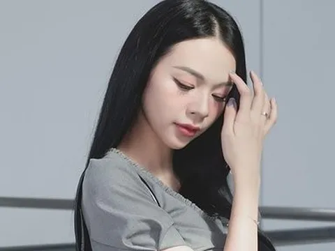 Nhan sắc rạng ngời hút ánh nhìn của ca sĩ Phí Phương Anh