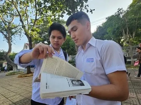 Đắk Lắk: Nhiều thí sinh hồi hộp trước giờ thi môn Ngữ Văn