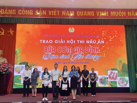 Công đoàn Cơ quan Hội LHPN Hà Nội đoạt giải Nhì tại Hội thi nấu ăn
