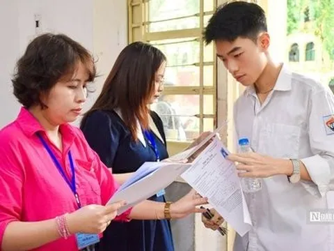 Hà Nội: Nhiều thí sinh chủ quan đến sát giờ phát đề thi môn Ngữ văn