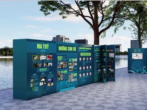 Sẵn sàng cho triển lãm ảnh “Chung một quyết tâm - Vì cộng đồng không ma túy”