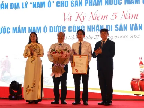 Nước mắm Nam Ô đón nhận bằng bảo hộ chỉ dẫn địa lý