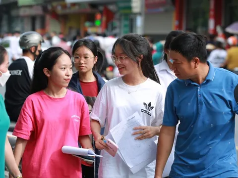 Hơn 1 triệu thí sinh thi xong môn Toán: Đề thi vừa sức, có độ phân hóa