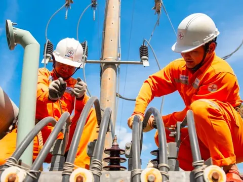 Sẵn sàng phương án cung ứng điện khi nắng nóng cực đoan kéo dài