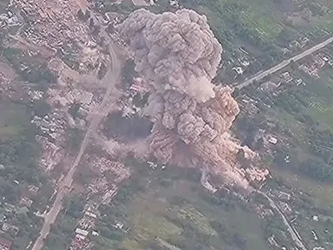 Khoảnh khắc khí tài “của hiếm” của Ukraine bị Nga phá huỷ