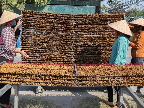 Bài 2: Nguy cơ mai một giá trị văn hóa làng nghề