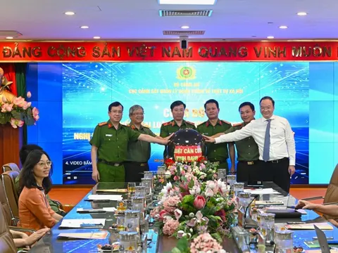 Vietcombank là ngân hàng đầu tiên khai thác Dịch vụ xác thực điện tử của Bộ Công an
