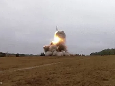 Đáp trả vụ tấn công vào Crimea, Nga phóng tên lửa vào sân bay Ukraine