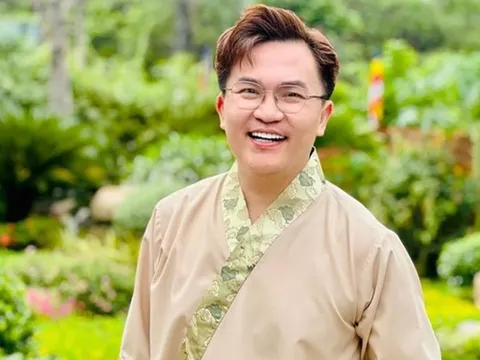 Tuổi 46 của nam NSƯT đa tài chưa lấy vợ, thích trồng rau, sống một mình trong biệt thự như cung điện