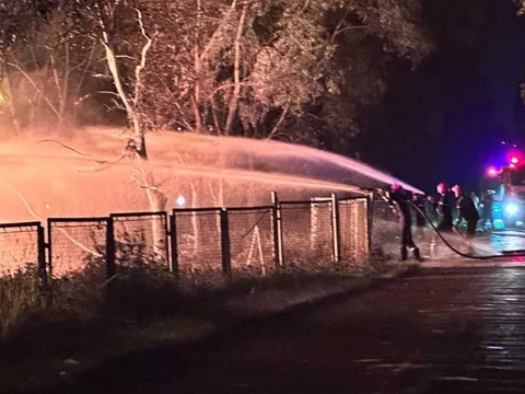 Dập tắt vụ cháy xe bồn chở xăng dầu trên cao tốc Hà Nội - Hải Phòng