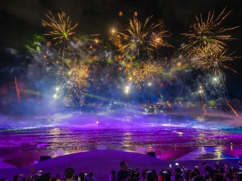 Hàng loạt sản phẩm du lịch Hè hấp dẫn 'đánh thức' sông Hàn