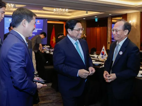 Thủ tướng dự tọa đàm với chuyên gia, nhà khoa học bán dẫn, trí tuệ nhân tạo của Hàn Quốc