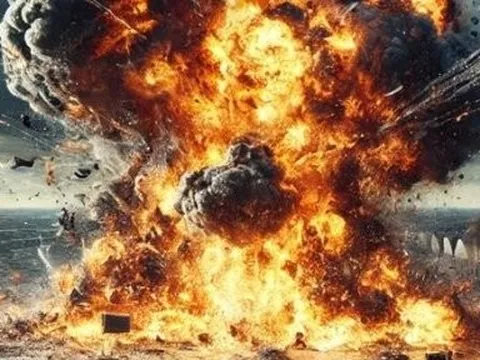 Khoảnh khắc bom lượn FAB-3000 Nga phá hủy căn cứ quân sự Ukraine