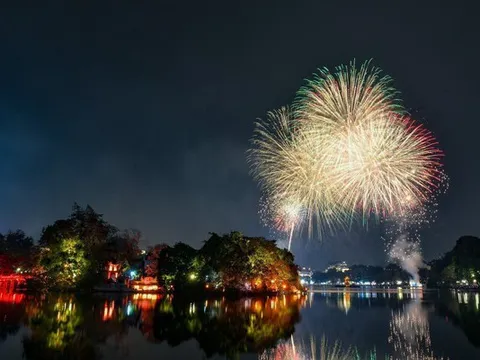 Hà Nội bắn pháo hoa tại 30 điểm 'đón chào' 70 năm Ngày Giải phóng Thủ đô