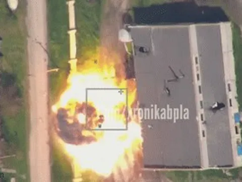 Sau 2 đòn tấn công liên tiếp của Nga, hệ thống 2K22 Tunguska Ukraine nổ tung