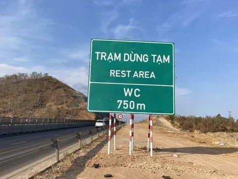 Bộ GTVT phản hồi về tiến độ trạm dừng nghỉ trên cao tốc