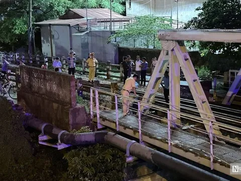 Hải Phòng: Cầu đường sắt bị hư hỏng sau cú đâm mạnh của sà lan