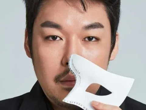 Chân dung nam ca sĩ điển trai đột tử ở tuổi 37