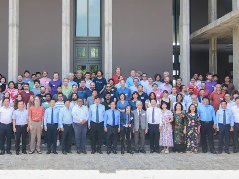 Hơn 100 nhà khoa học gặp gỡ tại Quy Nhơn để chia sẻ về vật lí, vũ trụ học