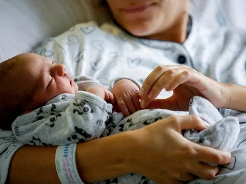 Nước Anh “đau đầu” vì tỷ lệ sinh giảm