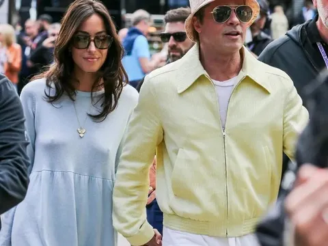 Tài tử Brad Pitt hạnh phúc bên bạn gái mới