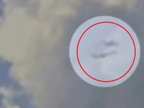 Cận cảnh hai máy bay chở khách suýt đâm nhau trên bầu trời nước Mỹ