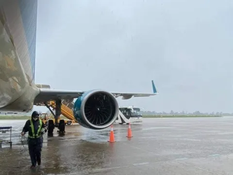 Hàng loạt các sân bay bị ảnh hưởng do áp thấp nhiệt đới