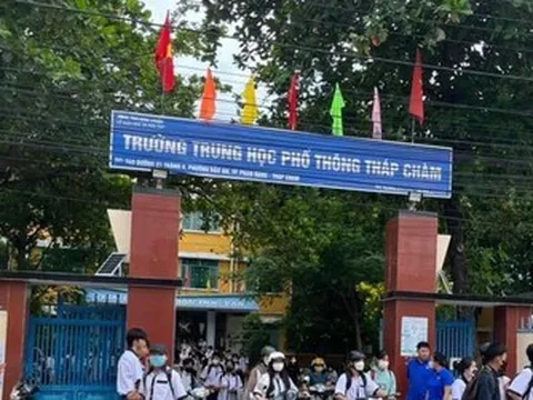 Sở GD&ĐT Ninh Thuận làm việc với Trường THPT Tháp Chàm, hiệu trưởng cáo bệnh