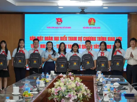 'Núi biển gắn nhau, lớn lên vui vẻ': Hình ảnh đẹp về sự gắn kết bền chặt Việt-Trung