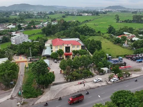 Bát nháo vận tải khách: Hợp đồng thiếu số, dư khách