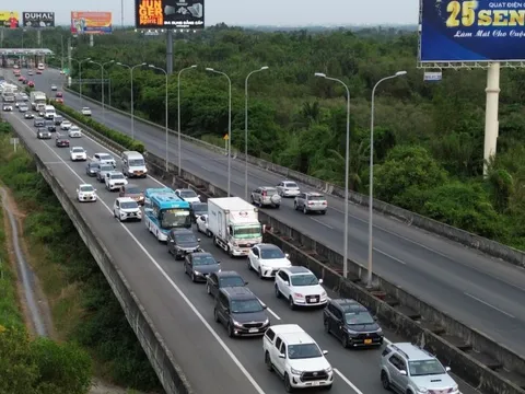 Đề xuất cấm xe đầu kéo vào cao tốc Long Thành giờ cao điểm