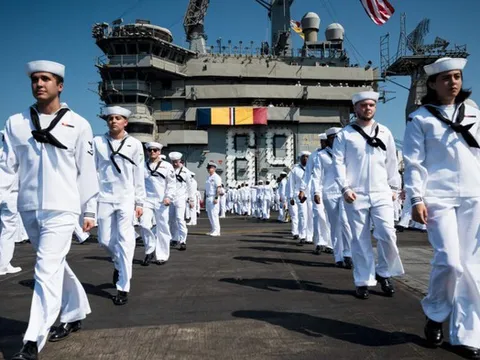 USS Dwight D. Eisenhower trở về sau 9 tháng tác chiến cường độ cao ở Biển Đỏ