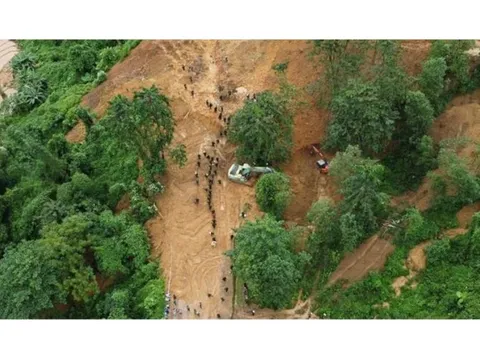 Kỹ thuật Viettel dũng cảm cứu bé gái trong vụ sạt lở đất tại Hà Giang