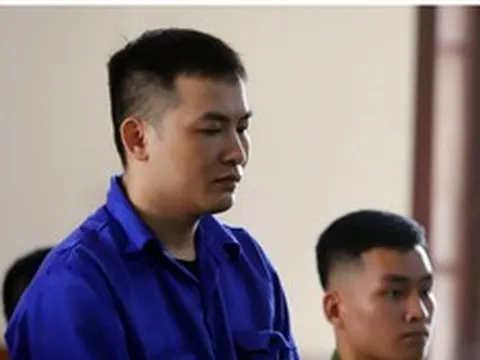 Hai cựu công an cúi đầu hối hận trước toà vì mua bán ma tuý