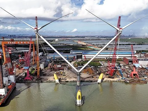 Trình làng “quái vật 2 đầu” OceanX có thể hấp thu sức mạnh siêu bão