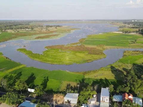 Bảo tồn hệ sinh thái đất ngập nước hồ Sông Đầm gắn với phát triển du lịch